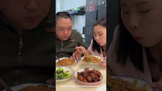 惡搞老公：假裝再在紅燒肉放藥，他果然傻呼呼的相信了 food funny [upl. by Atilrep]