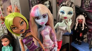 REDRESSING SOME OF MY MONSTER HIGH DOLLS  Lizzie is bored vlog [upl. by Allina]