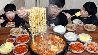 라면 햄사리 왕창 넣은 부대찌개 떡볶이 계란말이 무한리필 개이득 [upl. by Enitnelav791]