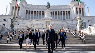 25 Aprile Mattarella depone una corona d’alloro sulla Tomba del Milite Ignoto [upl. by Aneela150]