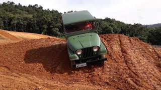 Jeep capota de aço verde 1960 Aventuras do Tio Lé [upl. by Urbano]