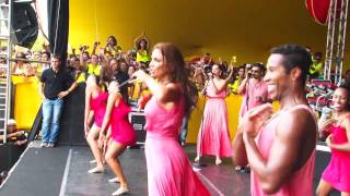 Ivete Sangalo Canta quotBerimbau Metalizadoquot durante show em Olinda [upl. by Zuliram]