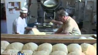 Pane di altamura DOP  video GEO E GEO [upl. by Eekcaj]