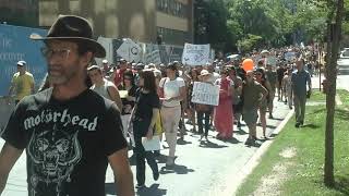 Manifestation à Montréal le 8 août 100 000 [upl. by Whetstone]