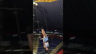 Trapézio de voos cirquedusoleil disney trampoline trampwall redbull [upl. by Chessy]