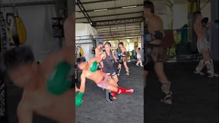 Our friend Ioon from Lanna fighting muaythai gym has slick sweep techniques muaythai mma [upl. by Fonzie19]