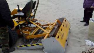 Puliscispiaggia TIRRENIA EVO Beach Cleaning Machine EVO [upl. by Lotte]