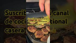 Tortitas de carne con salsa [upl. by Rocher]