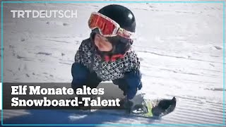 Elf Monate altes SnowboardTalent [upl. by Hsevahb]