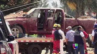 Dramáticas imágenes de la balacera en Jalisco  Noticiero Univisión [upl. by Aihsein824]