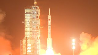 Missão chinesa Shenzhou18 decola com sucesso rumo à estação espacial Tiangong  AFP [upl. by Brown]