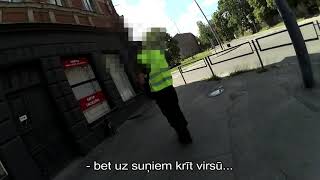 Pie kāda pārtikas veikala Rīgā saimnieks pamet savu suni [upl. by Htirehc]