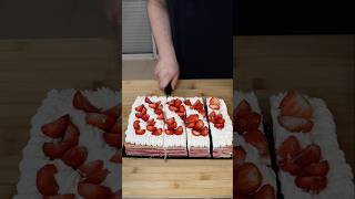 Gâteau aux Fraises 🍓 shorts [upl. by Doralynne438]