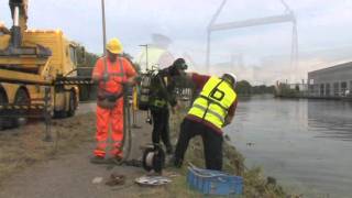 10092011 auto te water op de Achthovnerweg in Leiderdorp [upl. by Adnalu]