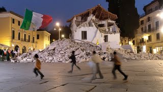 Earthquake in Naples Italy The strongest earthquake is shaking hundreds of buildings [upl. by Neehsas]