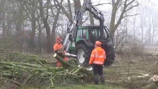 BOMEN ZAGEN MET STIHL VALTRA  KRAAN [upl. by Arlyn453]