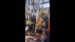 Floor hand duties rig oilandgas drilling oil tripping [upl. by Reste203]