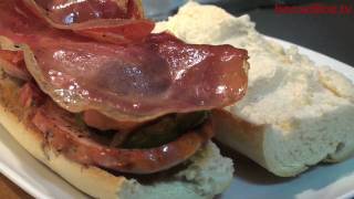 Recetas de bocadillos serranito bocadillo de lomo con pimientos y jamón [upl. by Eniar]