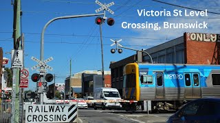 Victoria St Level Crossing Brunswick  Melbourne Metro Railway Crossing [upl. by Hernardo]