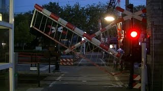 Spoorwegovergang Oss  Dutch railroad crossing [upl. by Vanhomrigh]