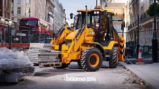 Der JCB 3CX Kompaktlader auf der bauma [upl. by Penn672]