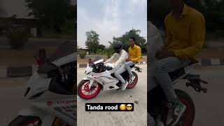 Bufar tu meri tanda rood 🥰😎youtubeshorts r15v4 viralvideostunt dkrider rider public [upl. by Boothman]