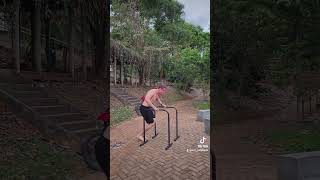 Paralela falhando 😥 treinodecalistenia treinoaoarlivre calistenia calisthenics handstand [upl. by Sutsugua]