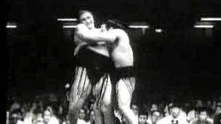 Taiho vs Tochinoumi  Aki 1961 大鵬 対 栃ノ海 [upl. by Ellsworth158]