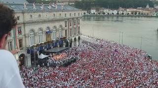 Fêtes de Bayonne 2019  louverture vue depuis un balcon surplombant la foule [upl. by Gemoets16]