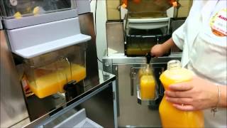 Zummo Z40  C840C Automatic Citrus Juicer Vs Zumex Speed Tank Podium [upl. by Nylssej]