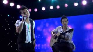 ENG SUBHQ Ung Hoang Phuc  Can Gac Trong Acoustic Version [upl. by Aniteb]