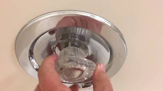 🚿 How do American Shower heads amp Taps faucets work How do I get the water to the shower in USA [upl. by Zwiebel71]