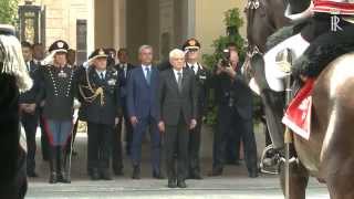 Il Presidente Mattarella visita il Reggimento Corazzieri [upl. by Yot816]