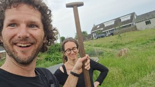 Moestuin beginnen op harde kleigrond met compost en houtsnippers [upl. by Ahselak]