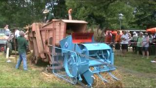 Ensinger Bulldog AS25 with Threshing Machine Klassikertreffen Bad König [upl. by Eelrebmyk32]