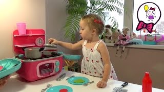 Готовим на игрушечной кухне детской кухне Itsmagical Play childrens toy kitchen [upl. by Sumedocin]