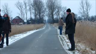 Strassenbosseln Bosseln Boßeln Boseling Ostfriesland geselliger Strassensport mit Bollerwagen [upl. by Yssirhc]