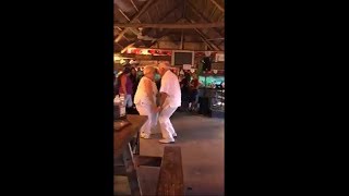 Hermosa Pareja de Viejitos bailando bachata impresiona al publico [upl. by Atinid]