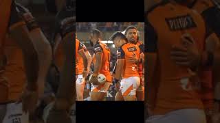 Justin Olam West Tigers Historic debut try Most Destructive PNG Centre in a show 🇵🇬💪🇵🇬💯 [upl. by Meenen]