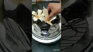 Chocolate mirror glaze vkaise banye shorts shortsfeed viraltrending cake [upl. by Nauqit]