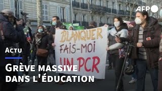 Grève massive dans léducation face à la valse des protocoles Covid  AFP [upl. by Hadeehsar]