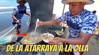 Mira como este HOMBRE captura con ATARRAYA sus alimentos [upl. by Scholz]