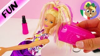 Barbie ha un nuovo stile  Capelli frisè con piastra  Giochi per bambini [upl. by Towland162]