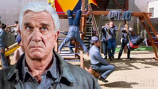 O primeiro dia de Leslie Nielsen na cadeia  Corra que a Polícia vem Aí 33 13  Clipe [upl. by Durstin]