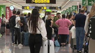 Platges plenes i aeroports a ple rendiment per un primer doctubre que sembla estiu [upl. by Nanreh]