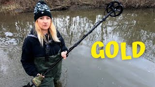 Odd Stacking For Gold Detecting With Minelab Equinox 800 In A Creek [upl. by Ais]