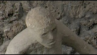 Pompeii 1day Tour  What to see in Italys Roman ruins  Minidocumentary [upl. by Nnaear]