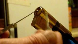 Single Pin Picking Vs Raking UAP 5 Pin Euro Cylinder Lock uklocksportcouk [upl. by Iem309]