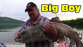 Finding and catching BIG River Catfish [upl. by Ella]