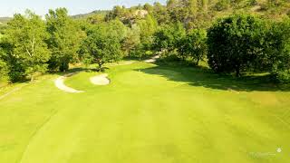 Golf du Luberon  drone aerial video  Pierrevert  Hole04 [upl. by Akcimat]